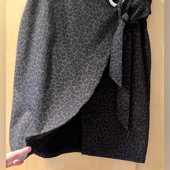 Bob Mackie wrap skirt.  Sz L. - Picture 3 of 4